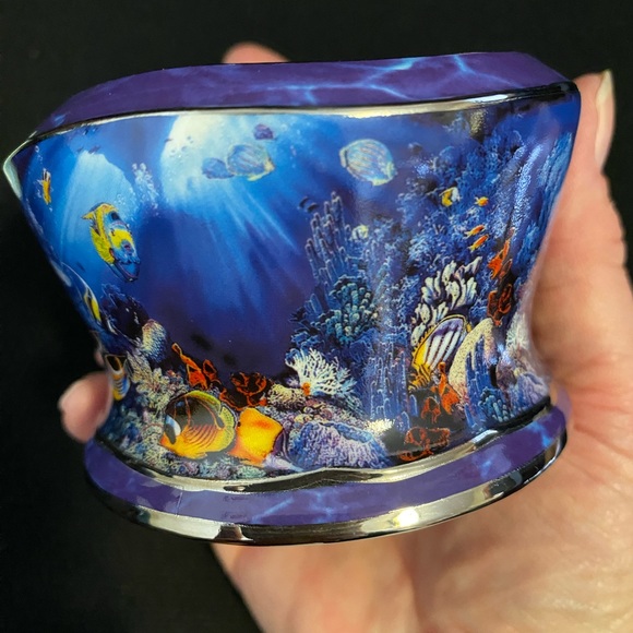 Christian Riese Lassen Porcelain Music Box.Dolphin Majesty.  Dated 2002 - Picture 4 of 8